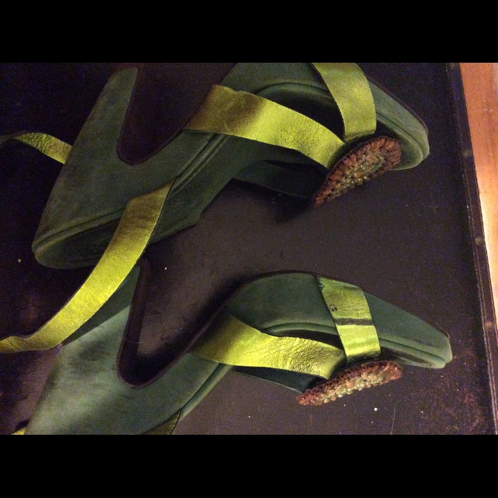Shoes - Picture 2 of 3